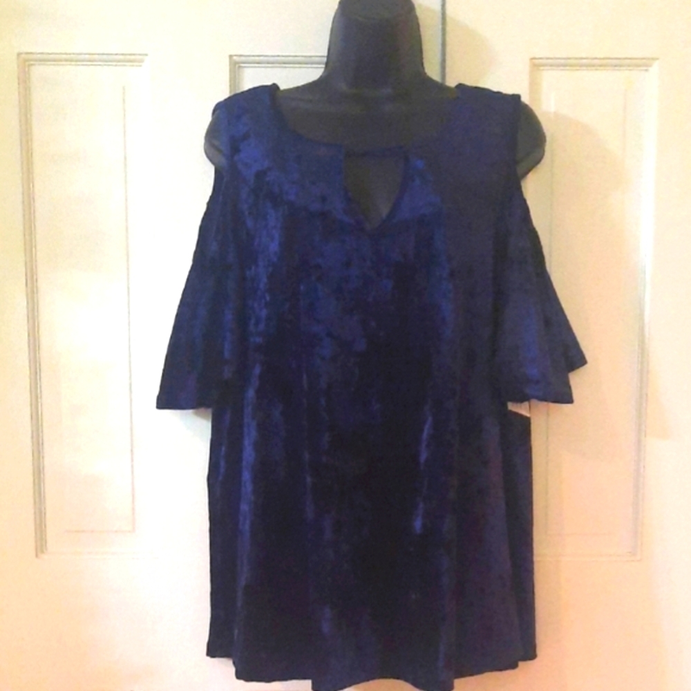 Stylish Cold Shoulder Velvet Top - Color: Navy - Size 1X